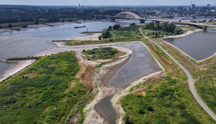 Нидерланды перекрыли каналы между Гаагой и Роттердамом из-за засухи
